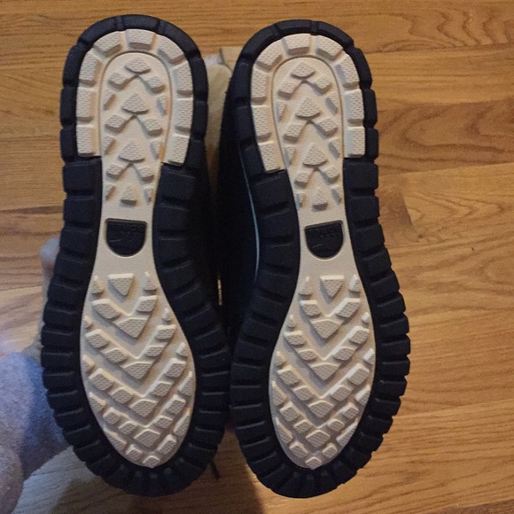 *Sold* New w/o tags Sorel ‘Cozy Joan’ Boots - Picture 5 of 8